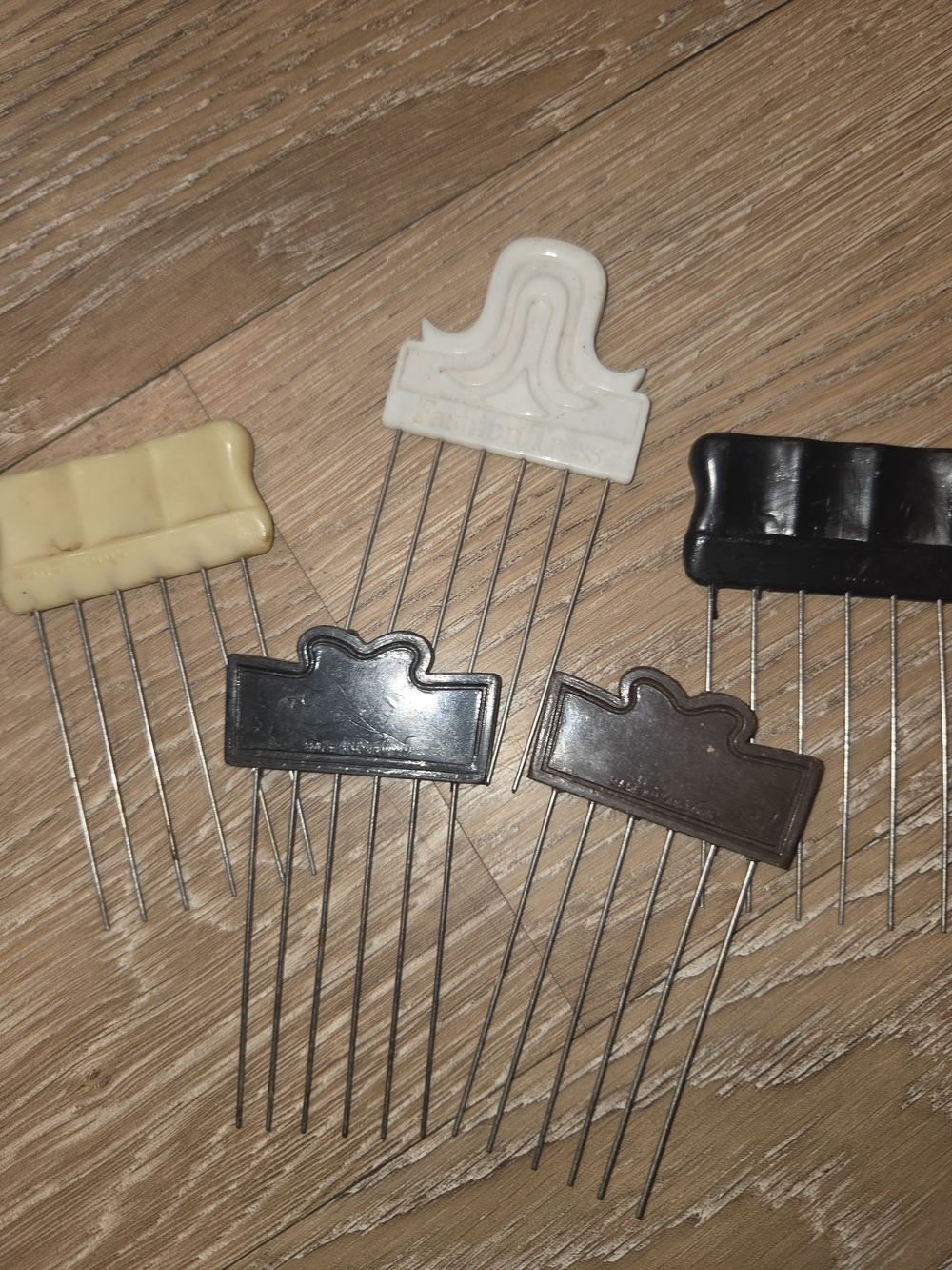VTG METAL HAIR PICKS LOT OF 5 2 DIANES